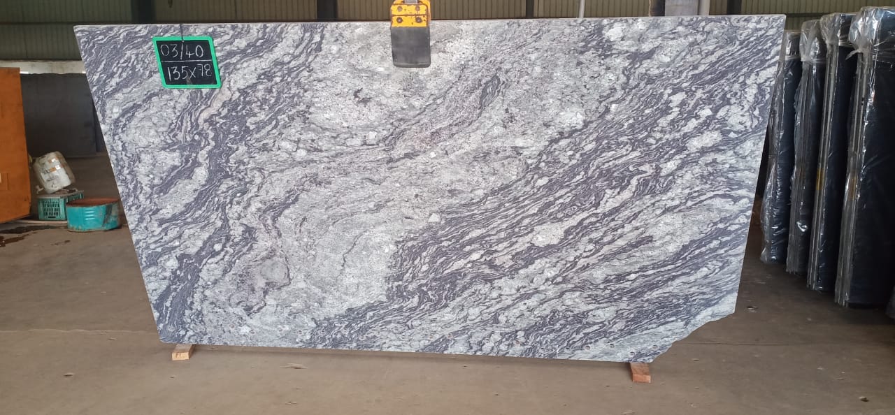 New Thunder White Granit Rohtafeln