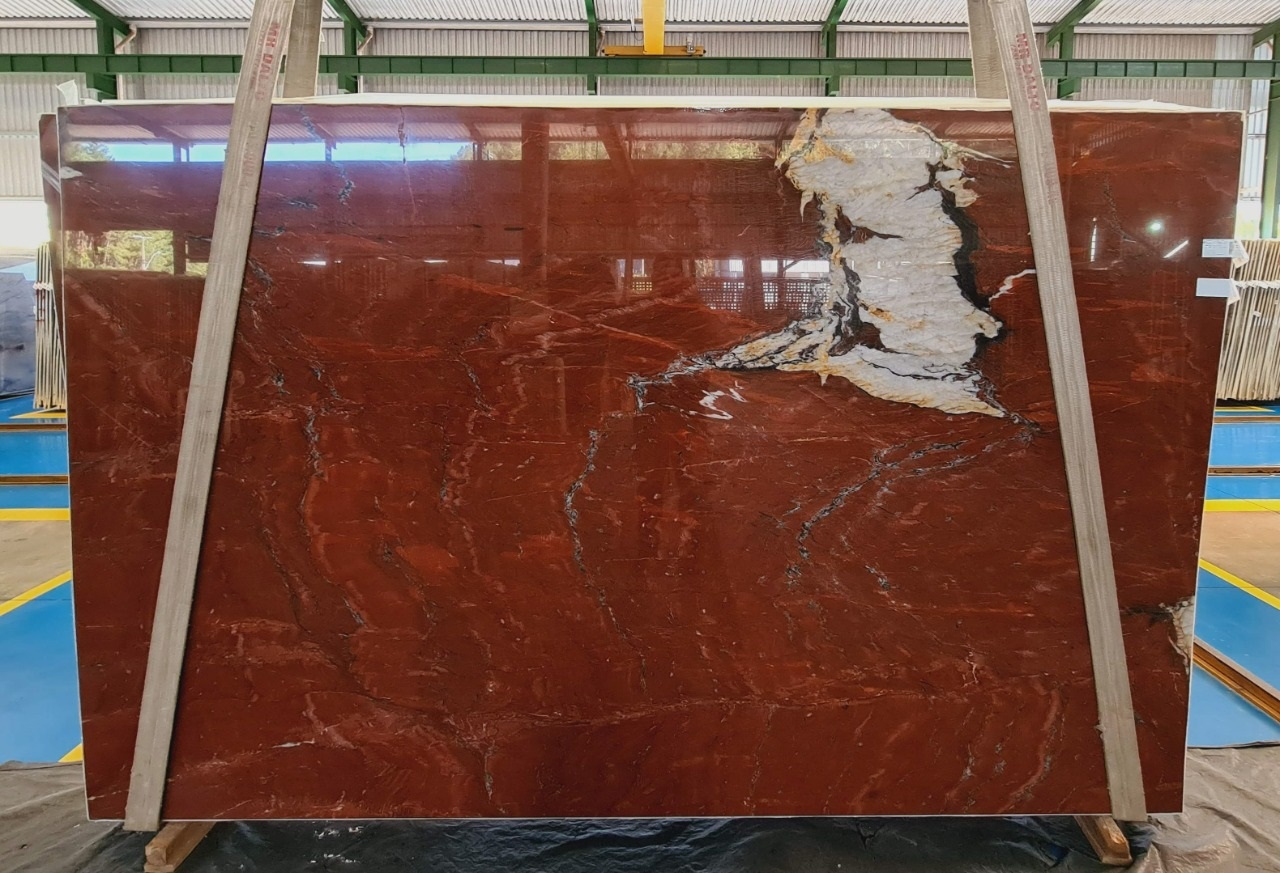 XANGO RED Quartzite Rohtafeln