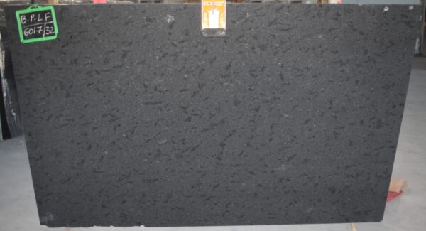 New Black Spice Granit Rohtafeln