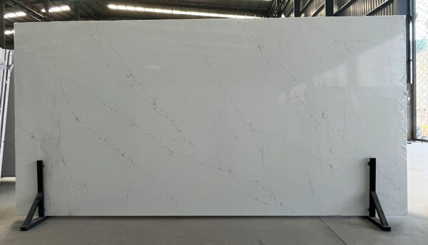 Calacatta Elegant Quartz Rohtafeln