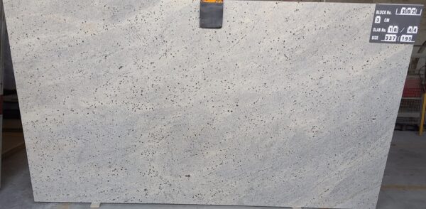 Astoria White Granit Rohtafeln