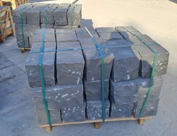 Black Basalt Mauersteine 40x20x20cm gespalten.jpg