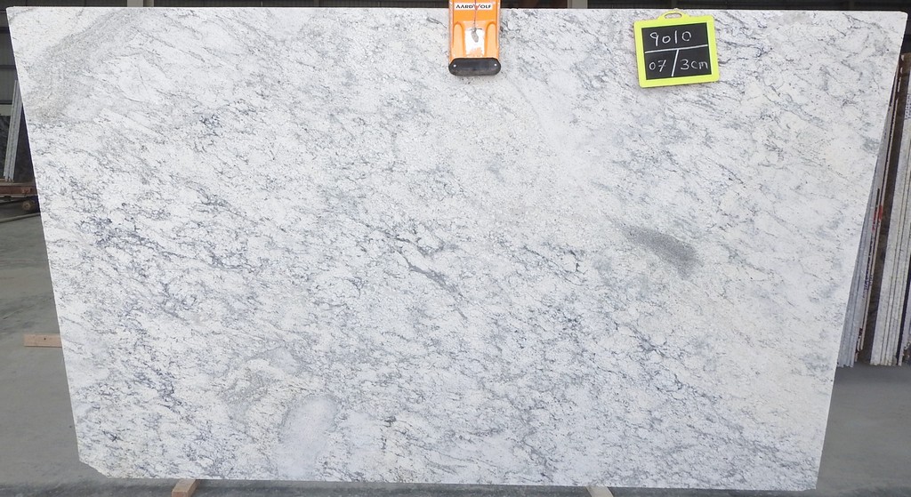 Thunder White Granit Rohtafeln