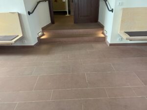 Sandstein rot Boden Bahnen feingeschiffen .JPG