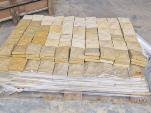 Sandstein Beige Gelb Verblender nach Maß spaltrau 2.jpg