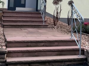 Sandstein rot Belagsrreppe + Podest2.jpg