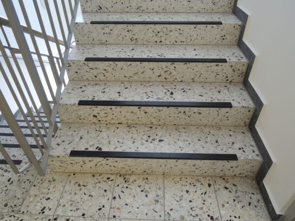 Grigio Venato 25 9202 Betonwerkstein Treppenanlage