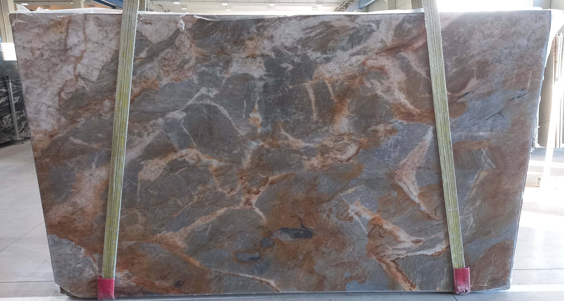 Blue Navaggio Granit Rohtafeln.jpg