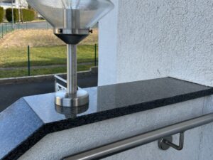 Nero Assoluto Granit Mauerabdeckung poliert.JPG