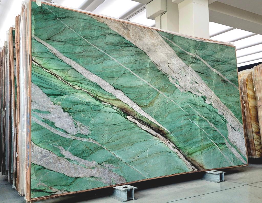 Leaft Green Quarzit Rohtafeln1.jpg