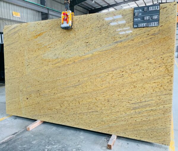 New Kashmir Gold Granit Rohtafeln