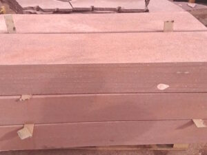 Sandstein rot Blockstufen1.jpg