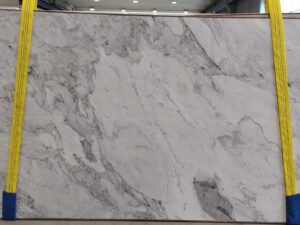Calacatta Brasile Granit Rohtafeln.jpg