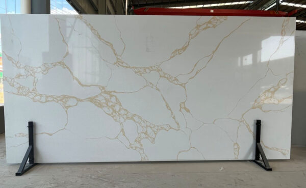 Calacatta Gold Quartz Rohtafeln