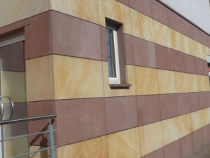 Sandstein rot+gelb Fassade.jpg