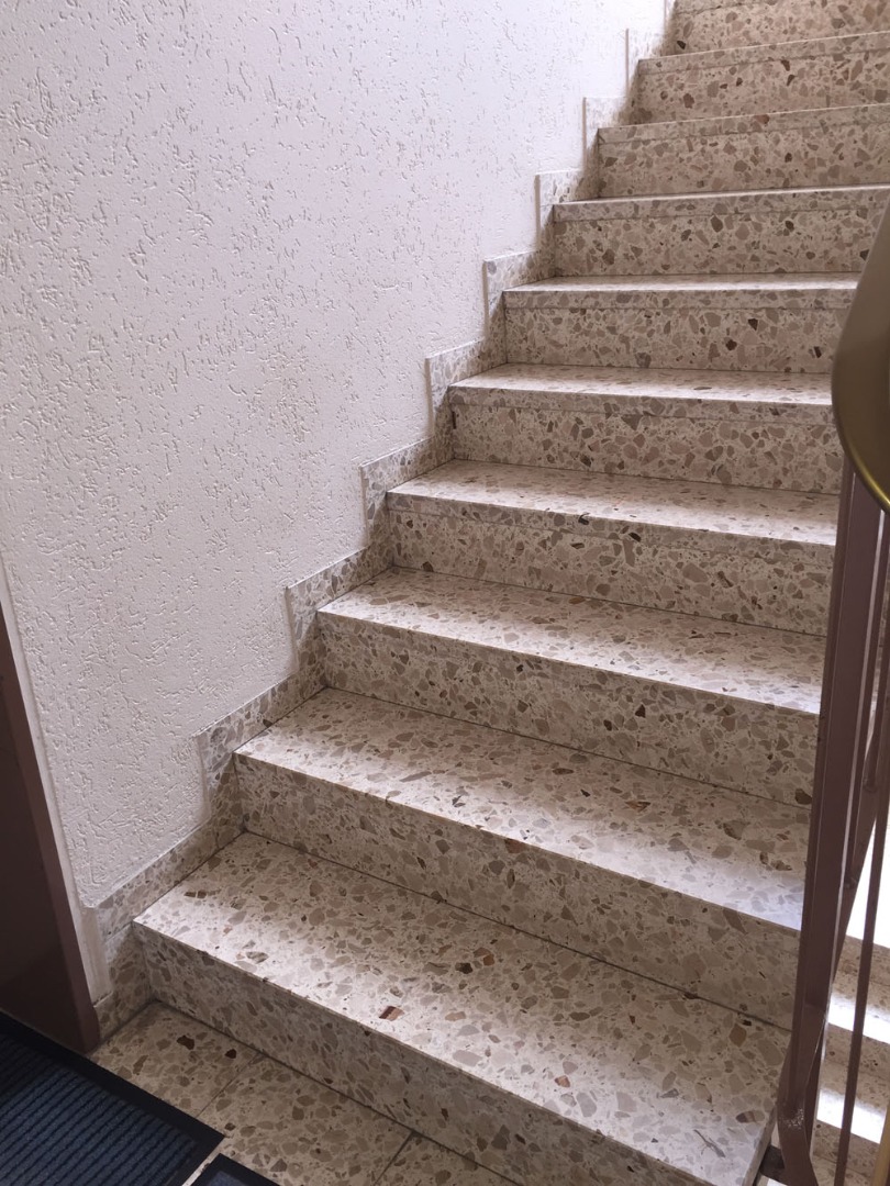 Breccia Aurora 25 9022 BetonWerkStein Treppe