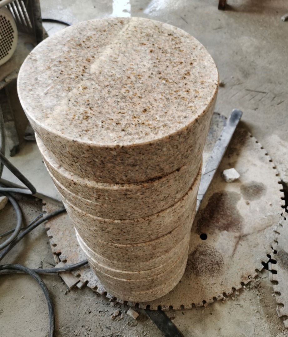 Padang Gelb Granit Urnenplatte 30 cm rund 5 cm