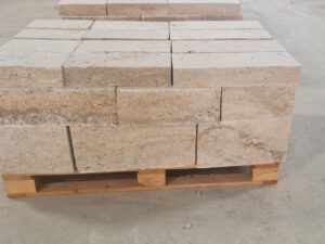 Travertin Classico Beige Creme Mauerstein.jpg