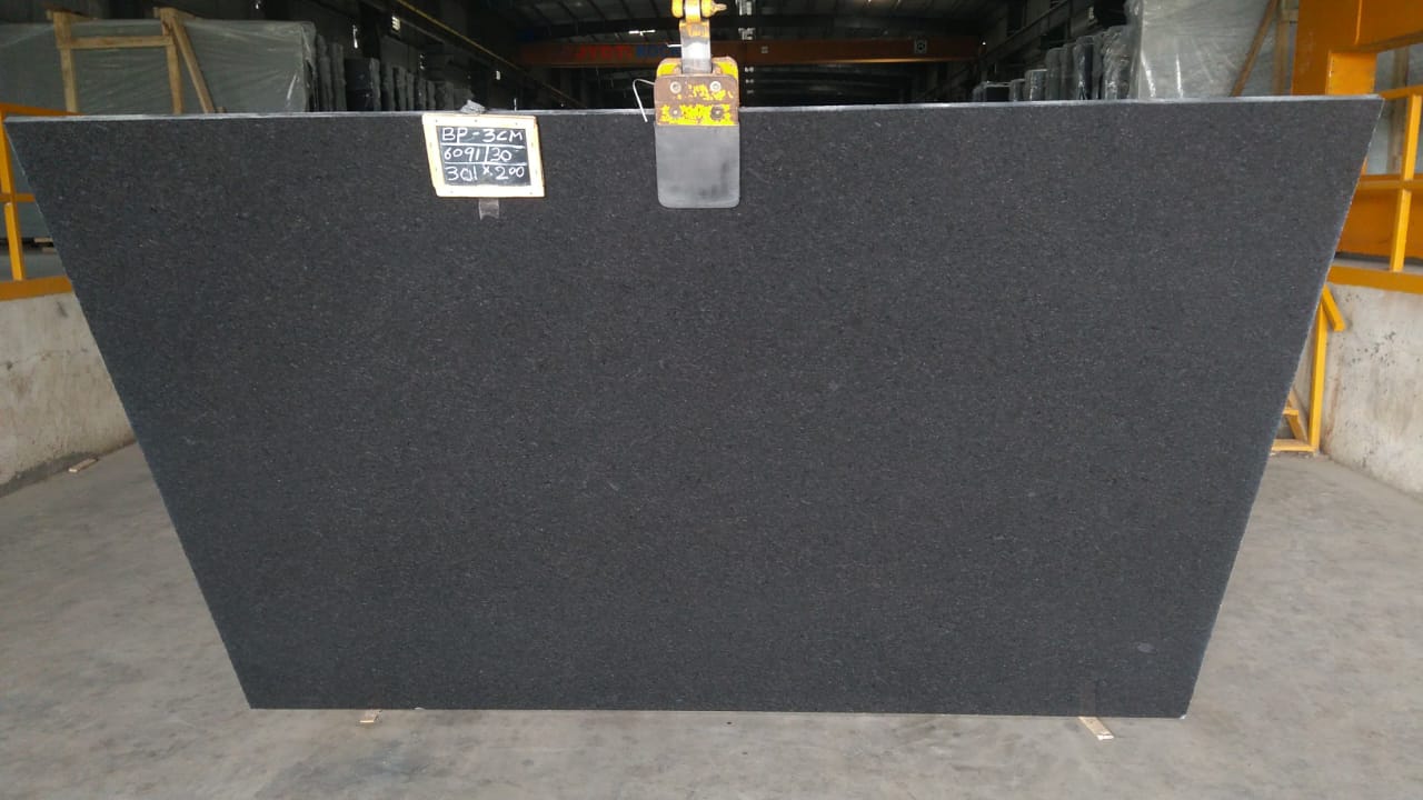 Black Pearl Granit Rohtafeln