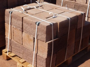 Sandstein rot Mauersteine 40x20x20 gesägt+gespalten1.jpg