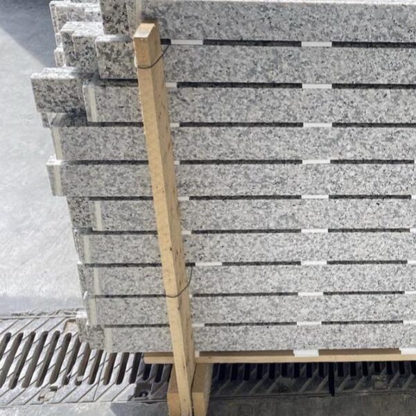 Bauce Bianco Sardo Granit Sockelleisten.jpg