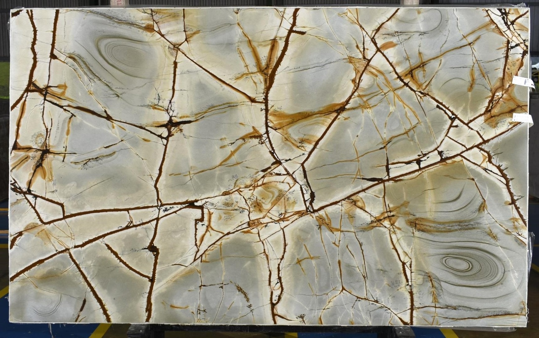 BLUE DEEP QUARTZITE Rohtafeln.jpg