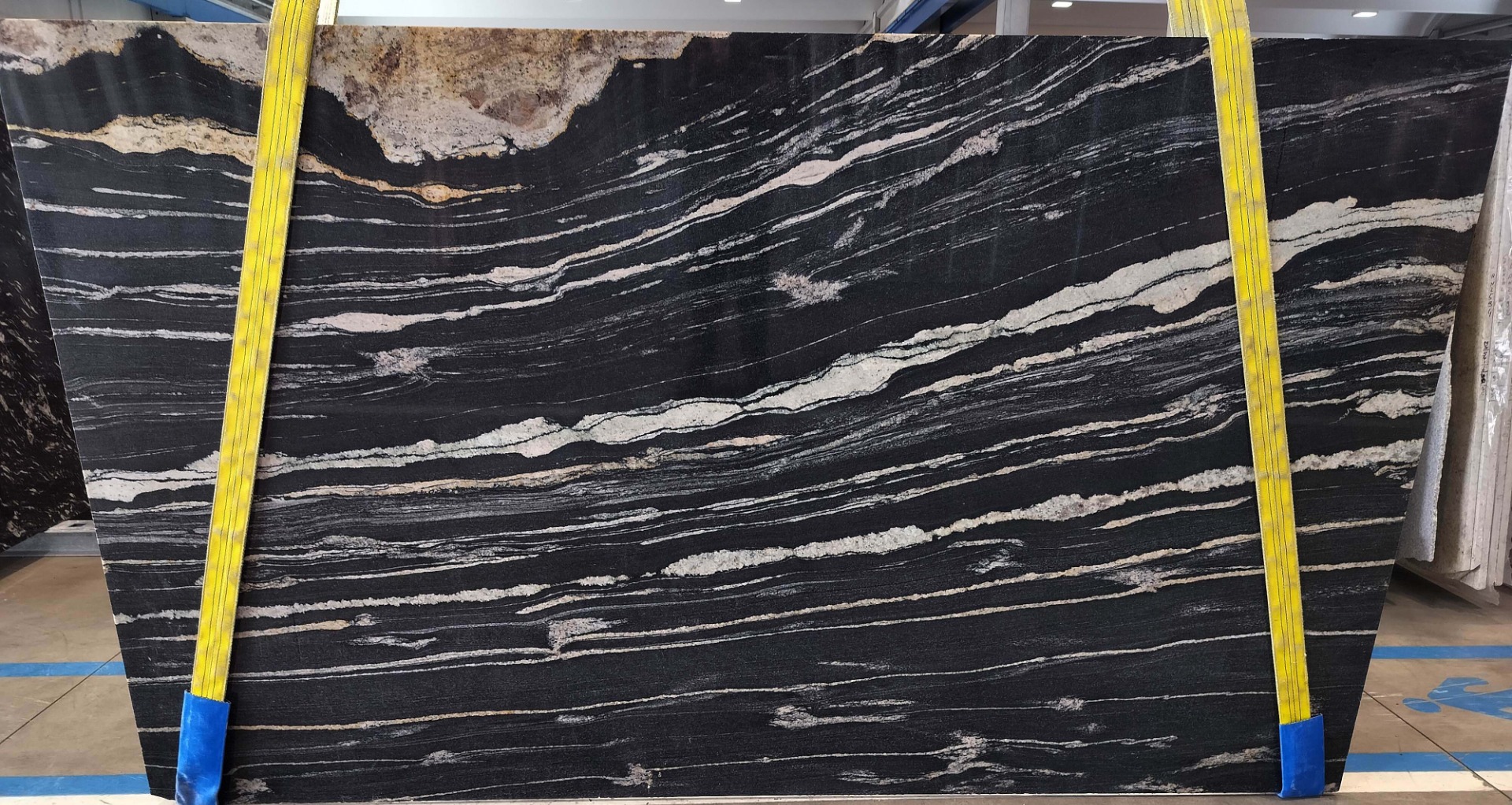 Silver Waves Granit Rohtafeln.jpg