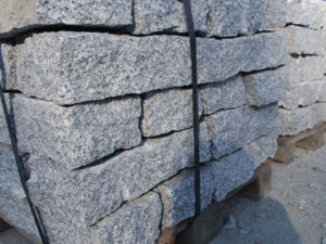 Granit Grau Mauersteine gespalten 40-40x60-140 cm