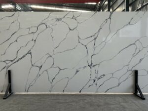 Calacatta Fusion Quartz Rohtafeln